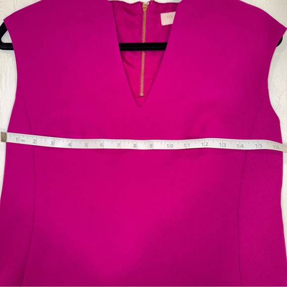 Ted Baker Short Sleeve Magenta V-Neck‎ Blouse | Size 2 (US 6 / Small) - Picture 5 of 6